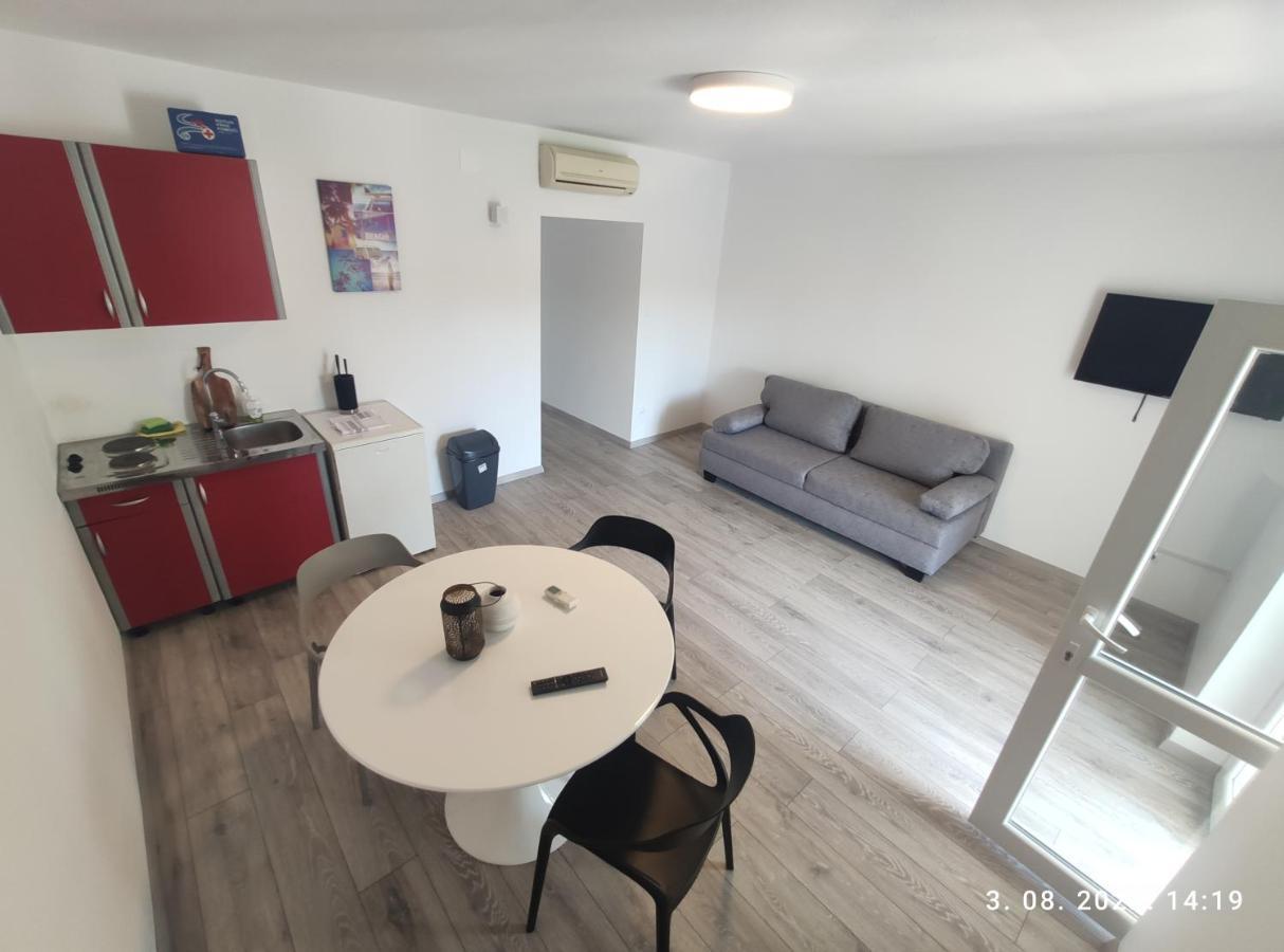 Aqua Apartments Omiš Exterior foto