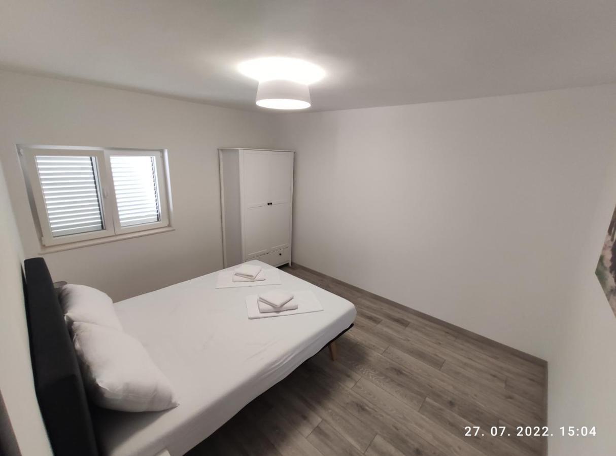 Aqua Apartments Omiš Exterior foto
