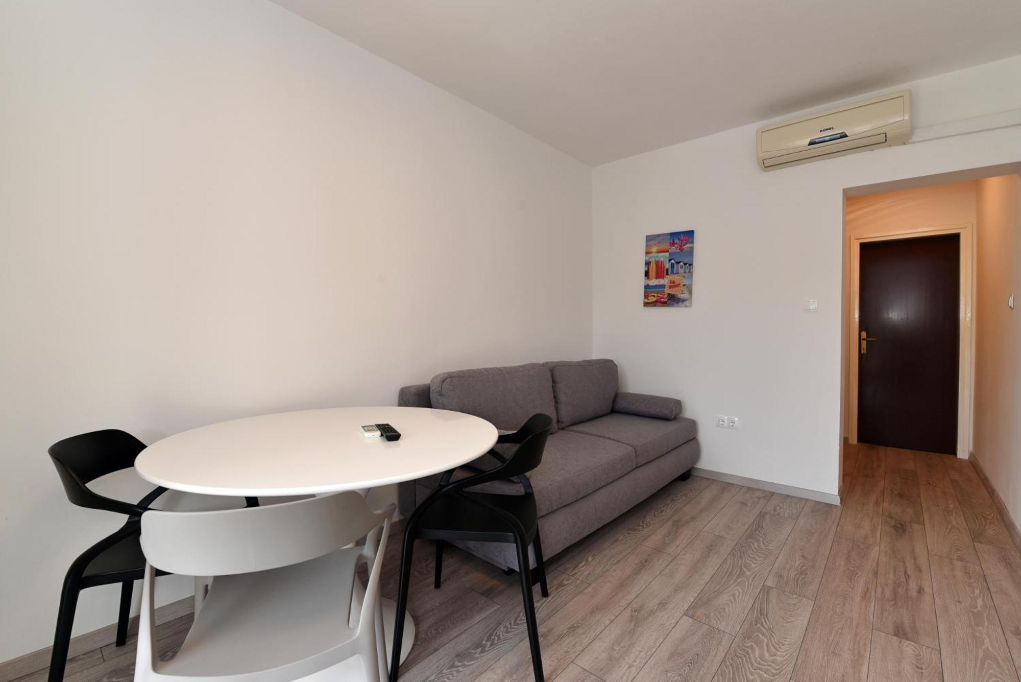 Aqua Apartments Omiš Exterior foto
