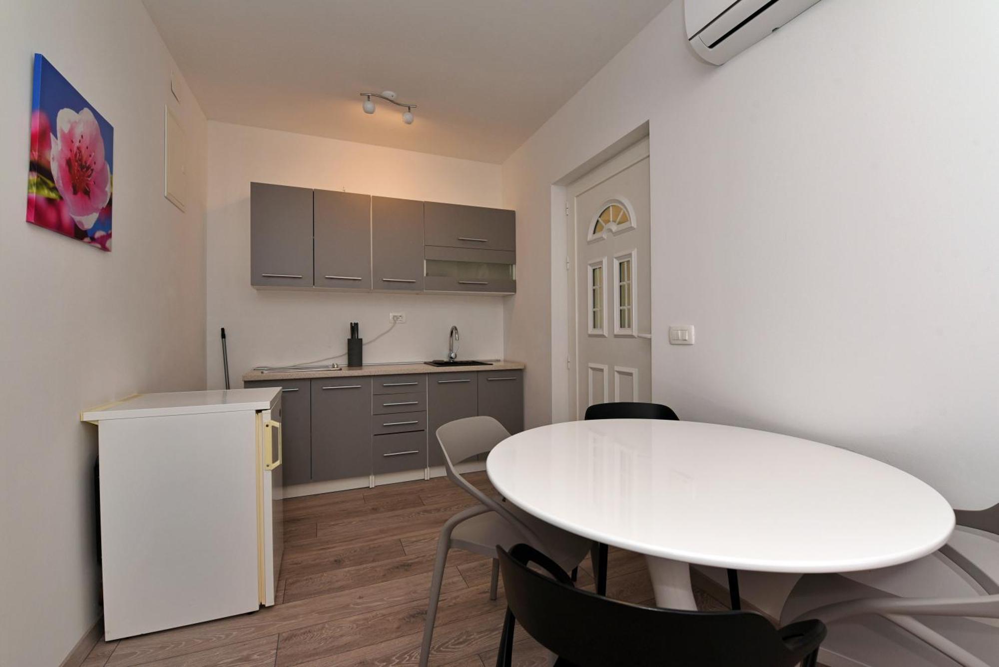 Aqua Apartments Omiš Exterior foto